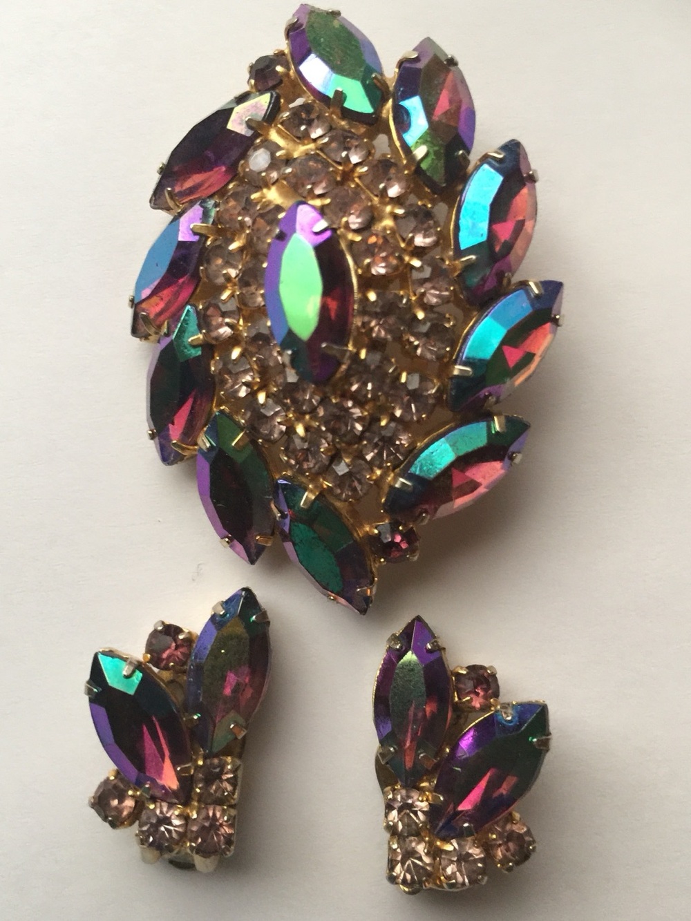 Aurora-Effect, Multi Color, Gold-Tone Vintage Brooch and Clip-On Earrings Set